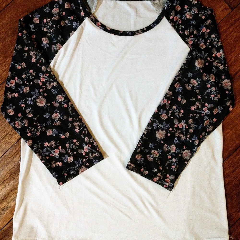 Floral 3/4 sleeve top